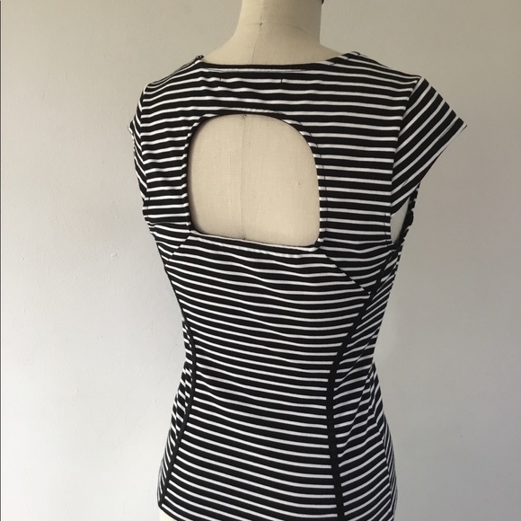 Guess Women’s Top Black and White Striped Sz Small - Picture 3 of 4